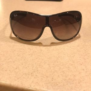 Women’s Ray Ban sunglasses
